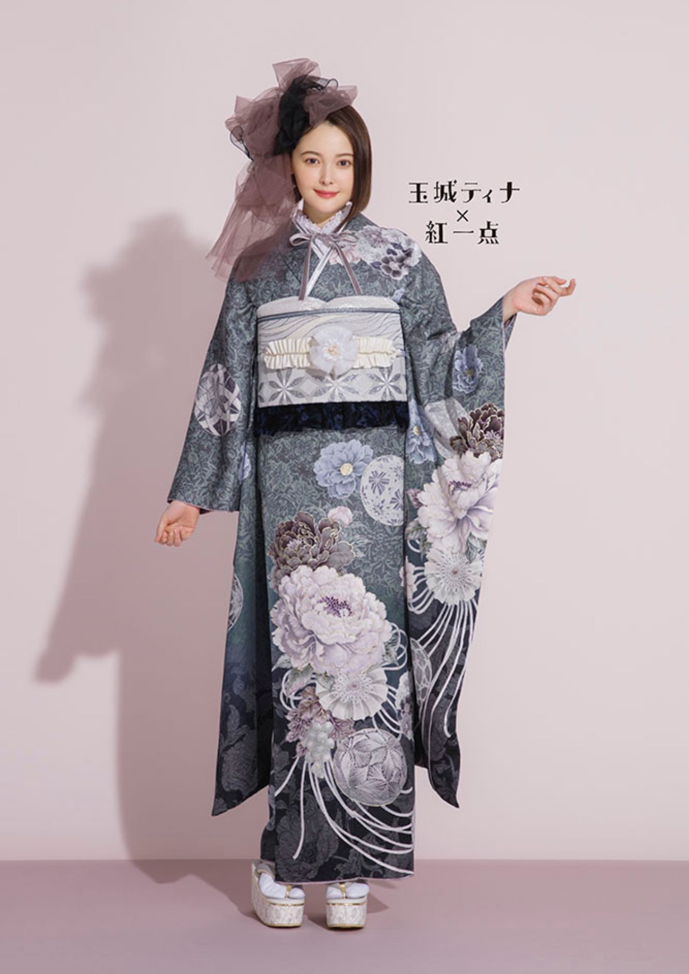 名古屋人気振袖ランキング5位 玉城ティナ グレー牡丹柄振袖 #振袖gram名古屋店限定モデル 成人式前撮り