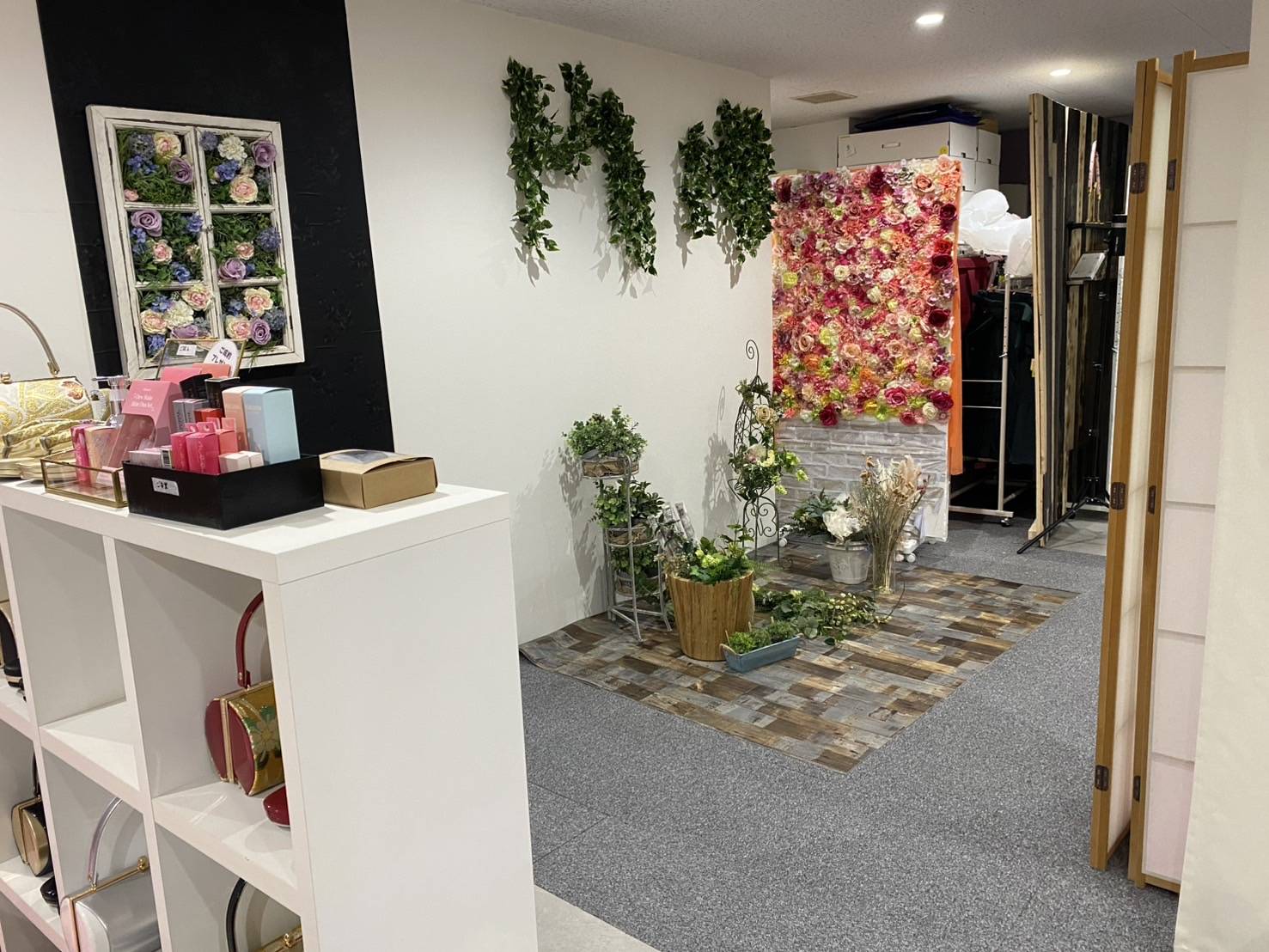 振袖gram札幌店の明るく広々とした店内風景