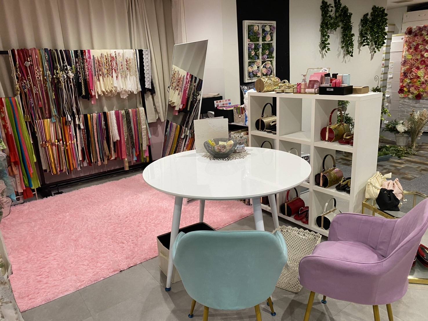振袖gram札幌店の振袖展示スペースと豊富な衣装ラインナップ