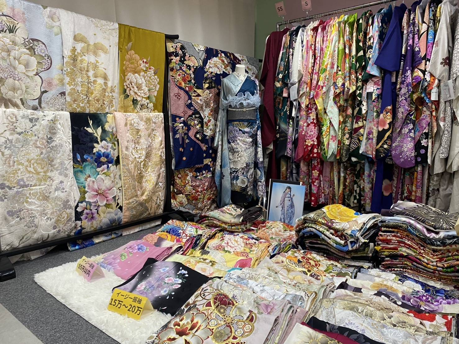 札幌で安い振袖レンタルができる振袖gram札幌店の店内