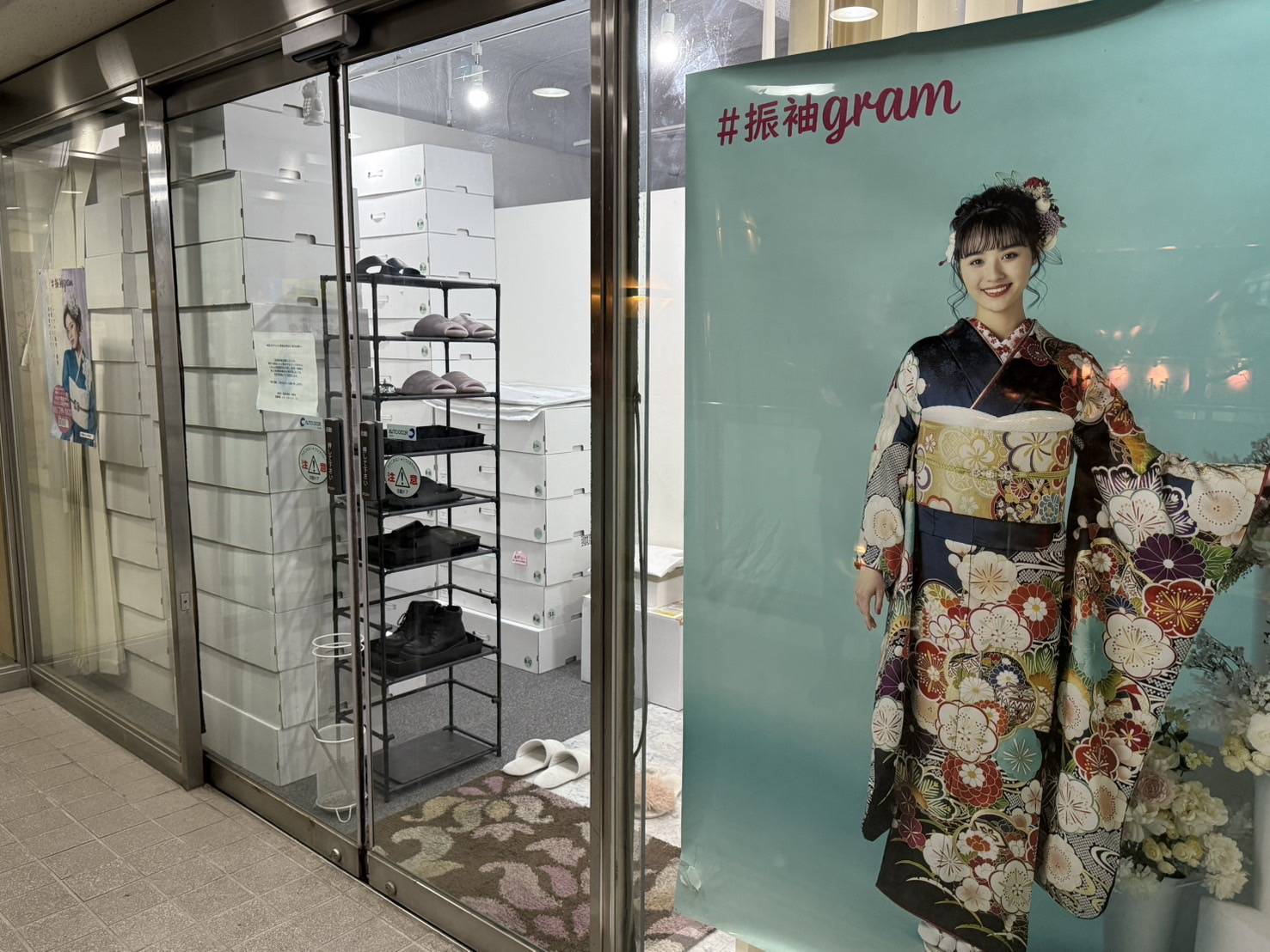 札幌で振袖が安い価格で選べるショップの内観写真