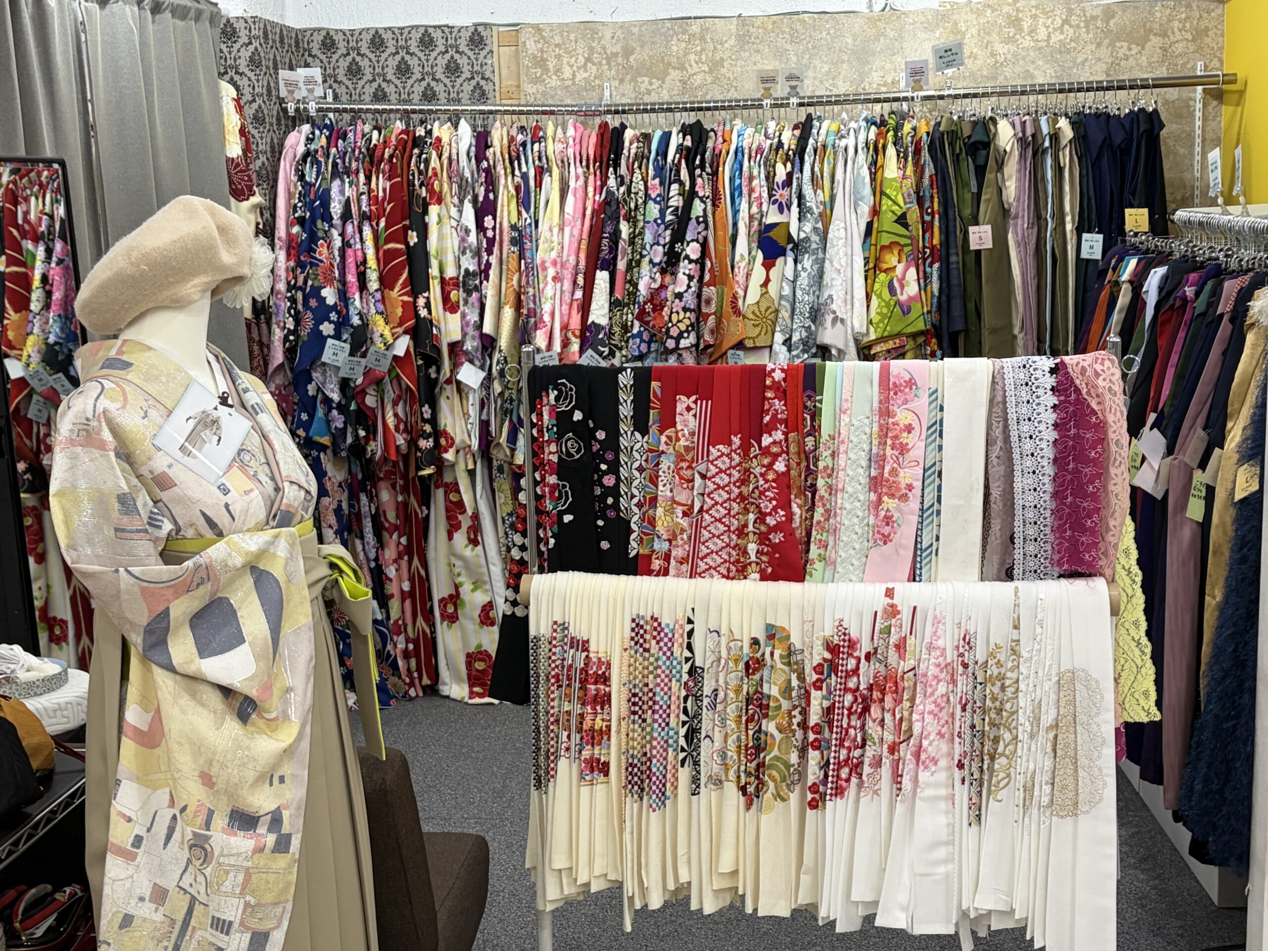 札幌振袖gramの振袖展示コーナー