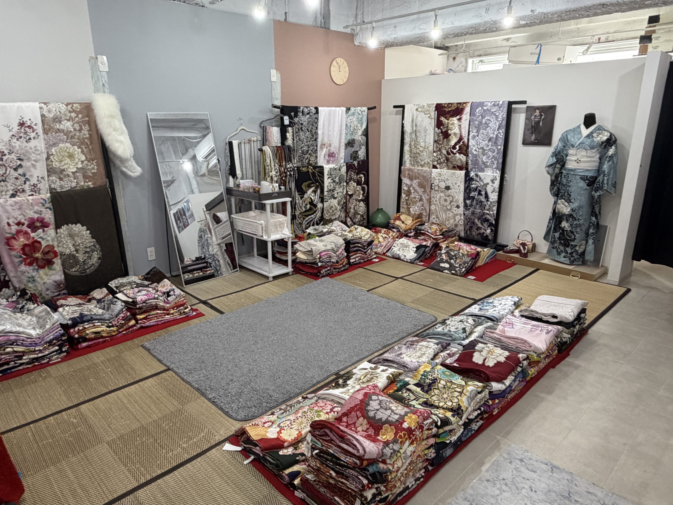 最新トレンド振袖を展示する札幌振袖専門店