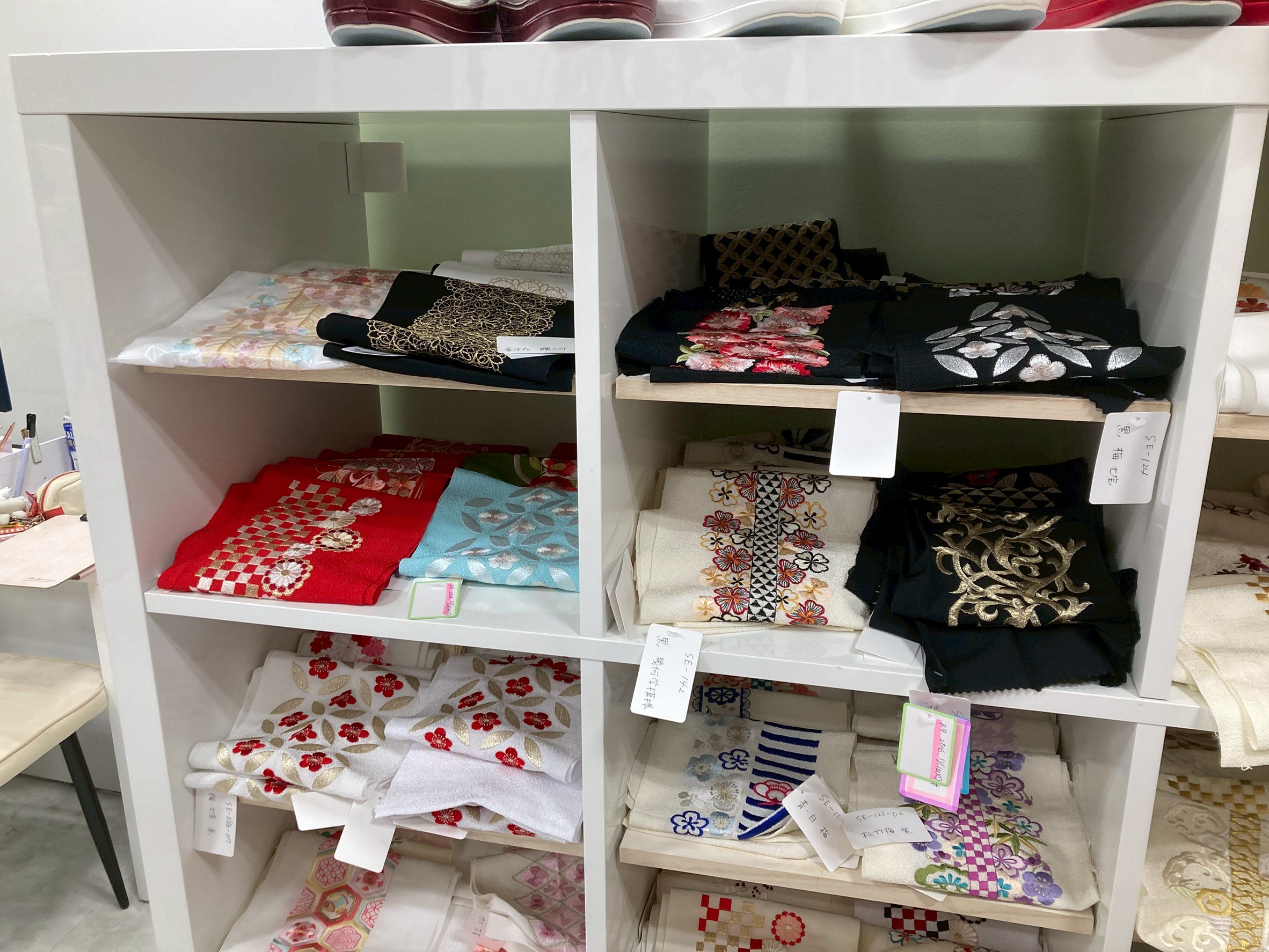 埼玉で安い振袖購入も可能な振袖gram店内展示