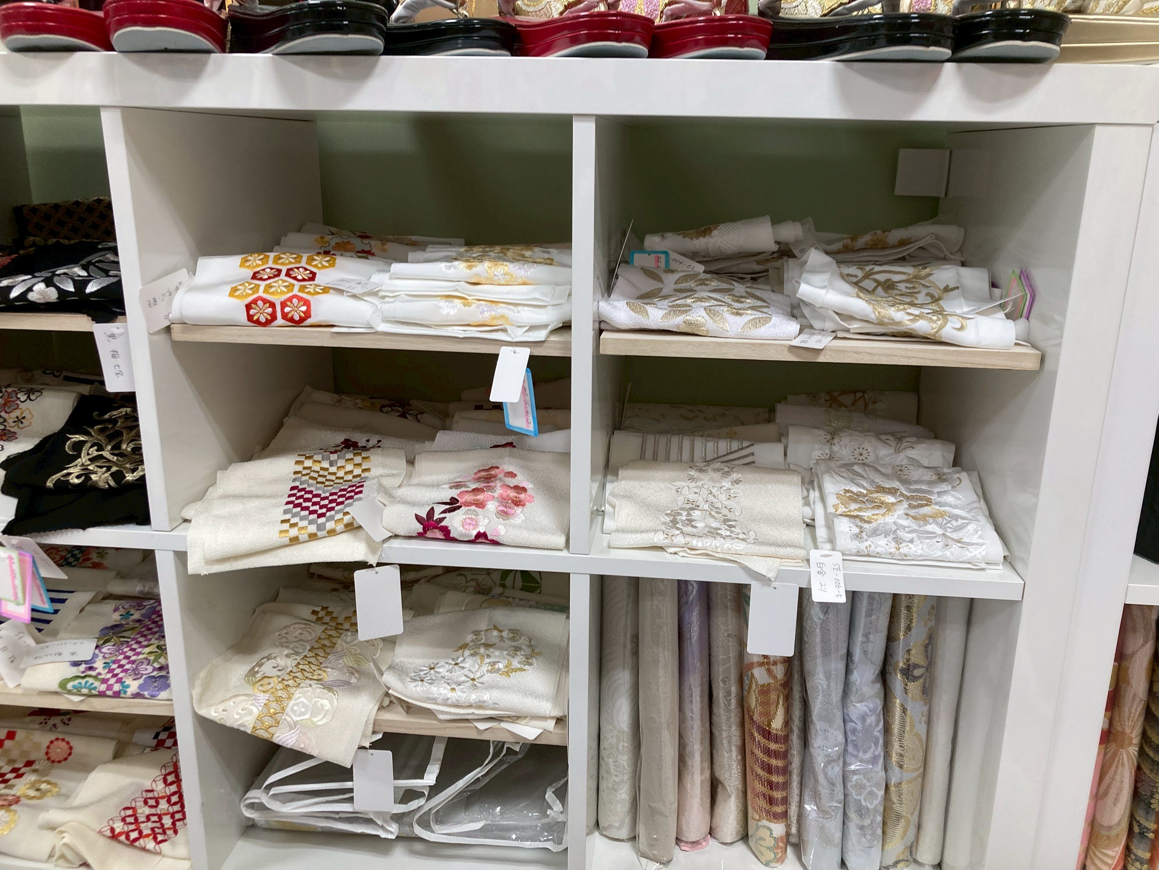 埼玉成人式2026振袖予約受付中の振袖gram店内