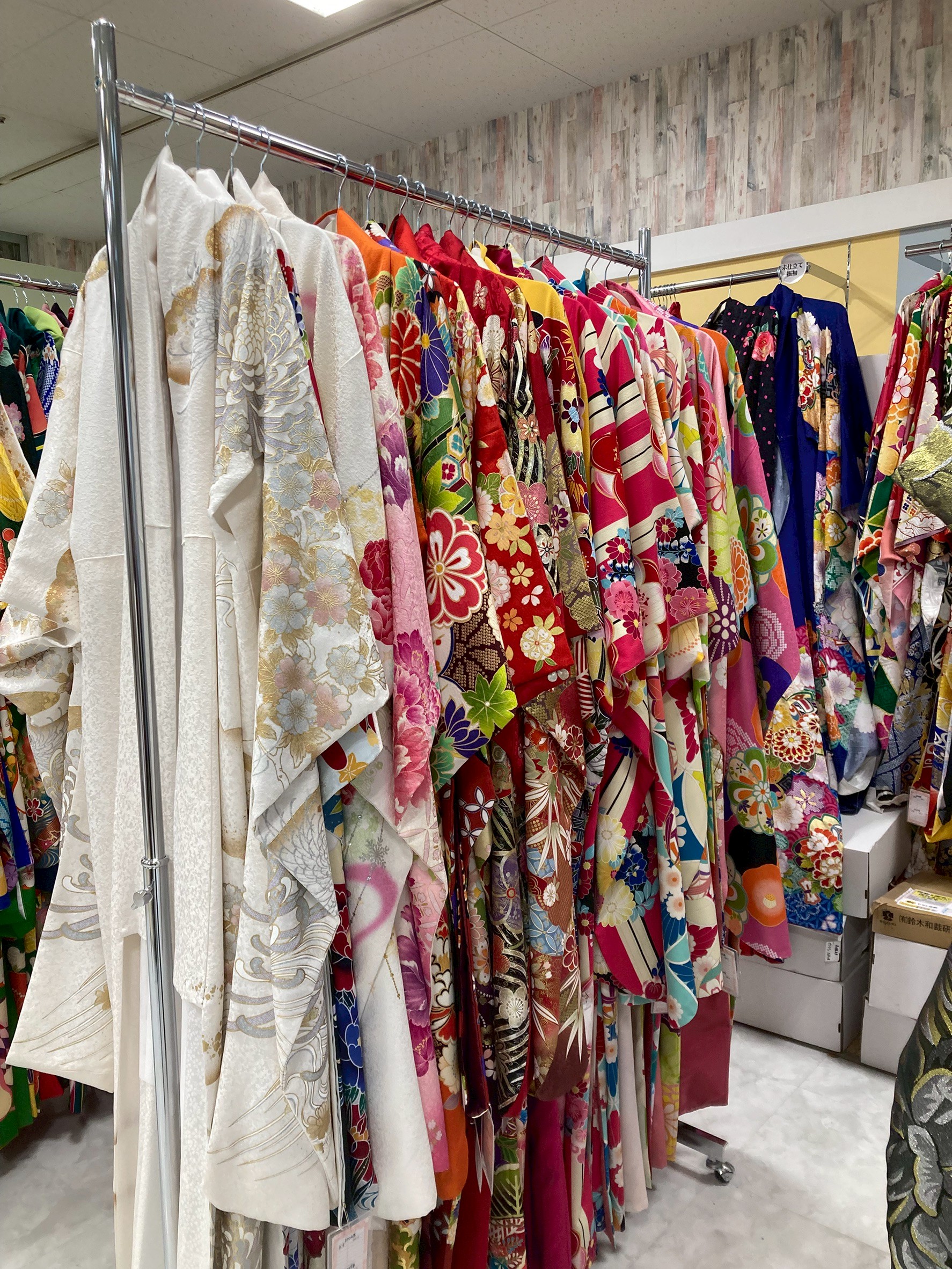 埼玉成人式振袖前撮りプラン案内の店内風景