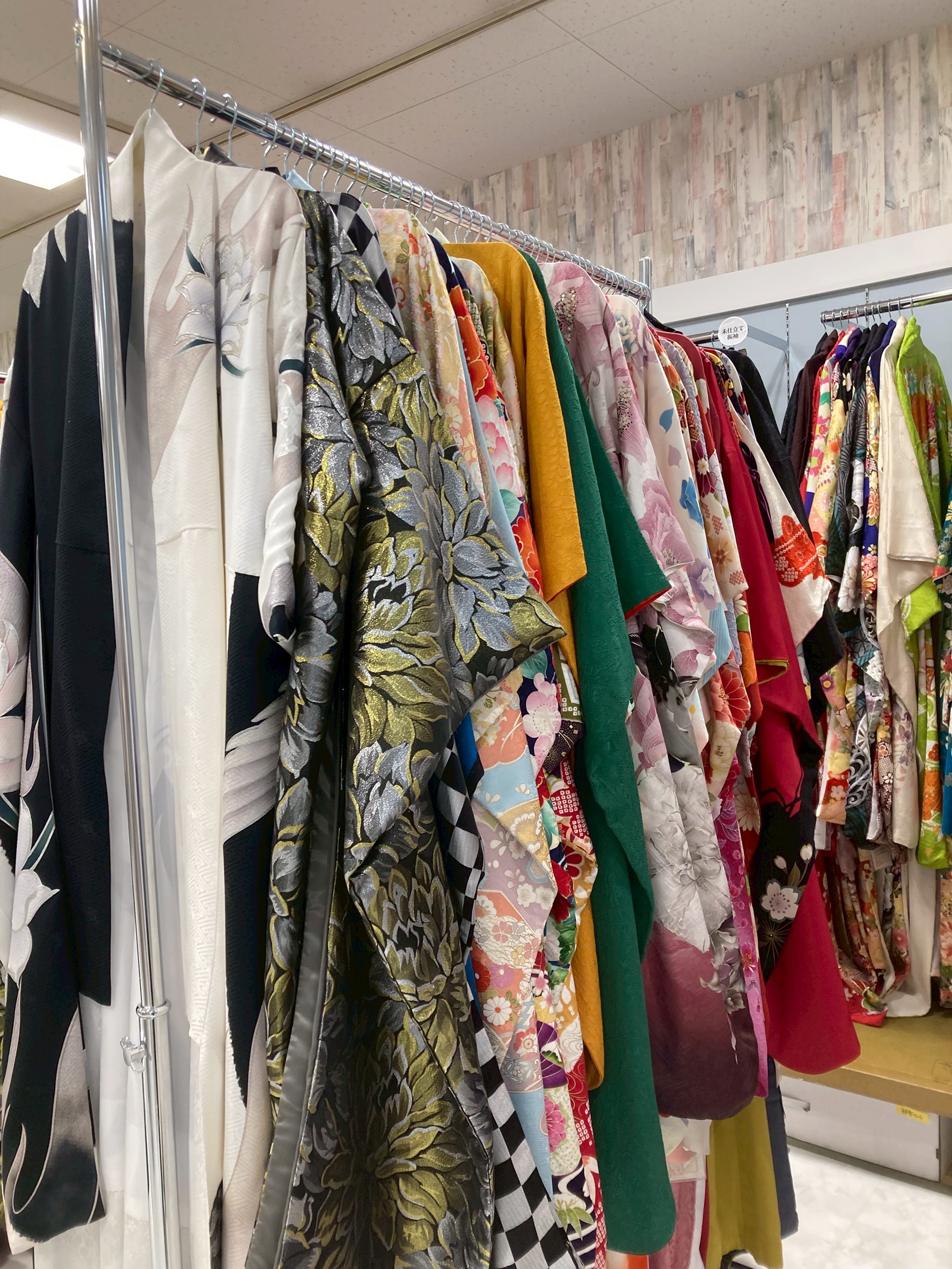 埼玉で口コミ人気の振袖gram店内全体写真
