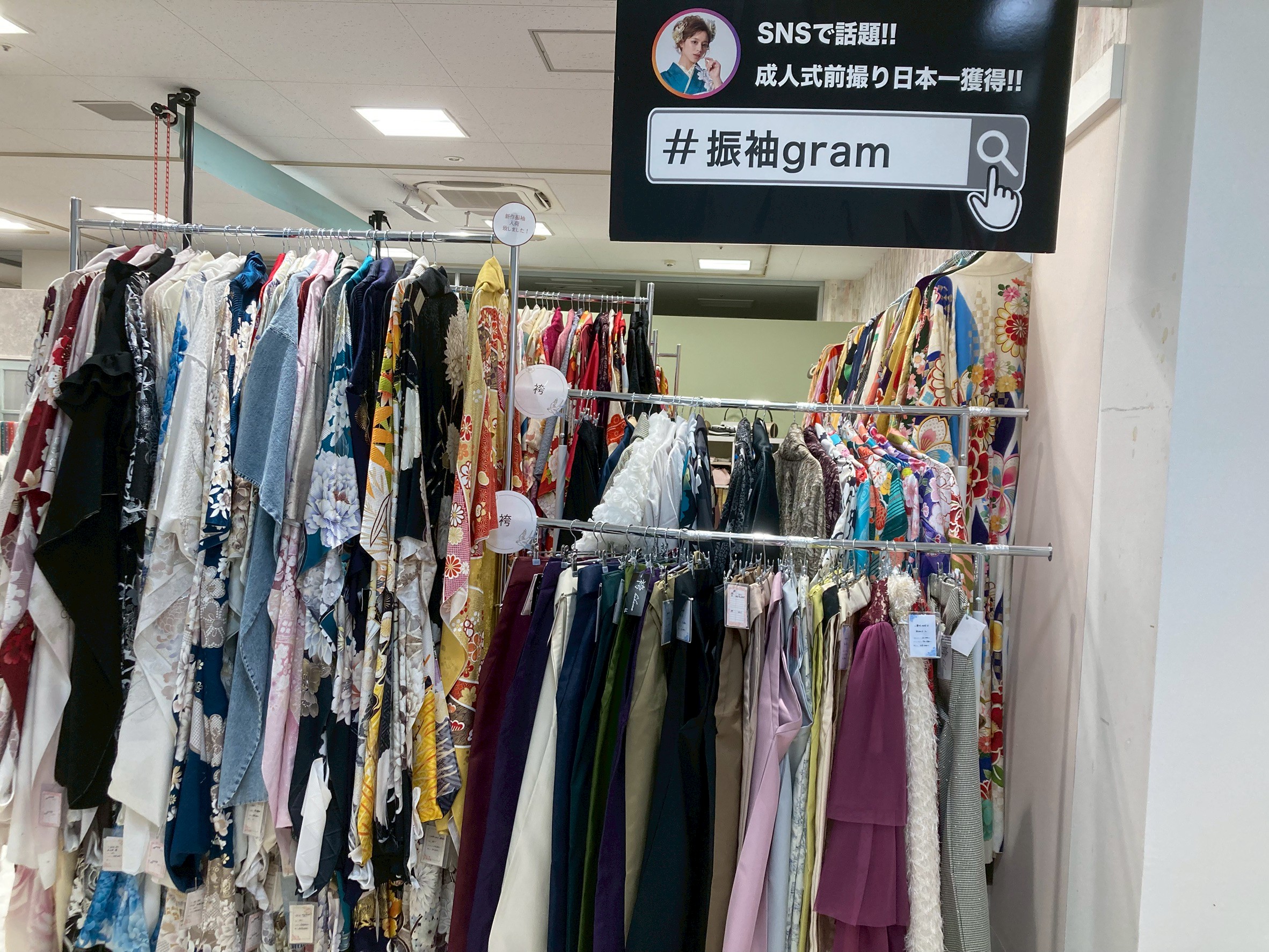 埼玉振袖レンタルと購入相談ができる振袖gram店内