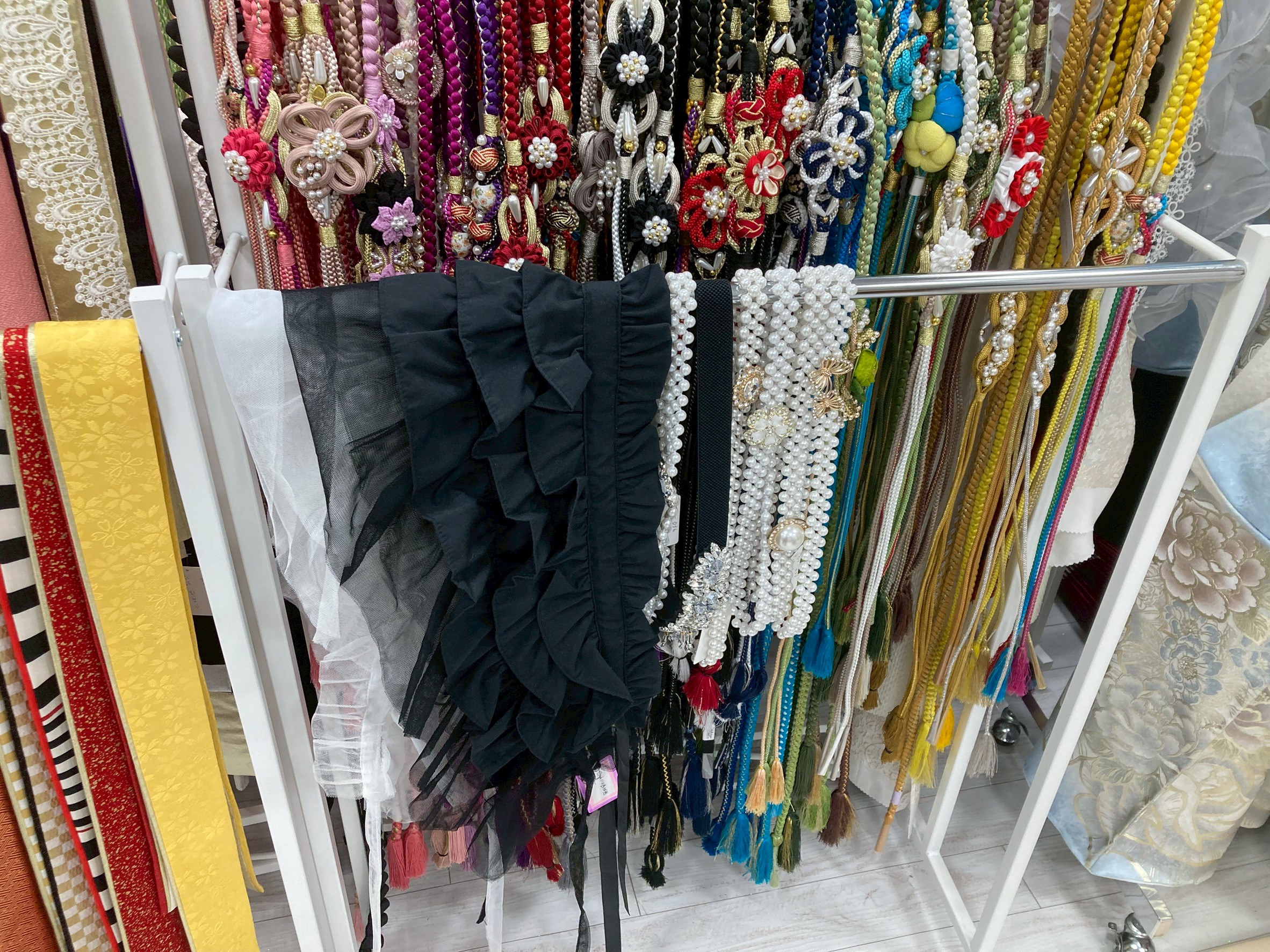 埼玉振袖gramの豊富な振袖ラインナップ展示風景