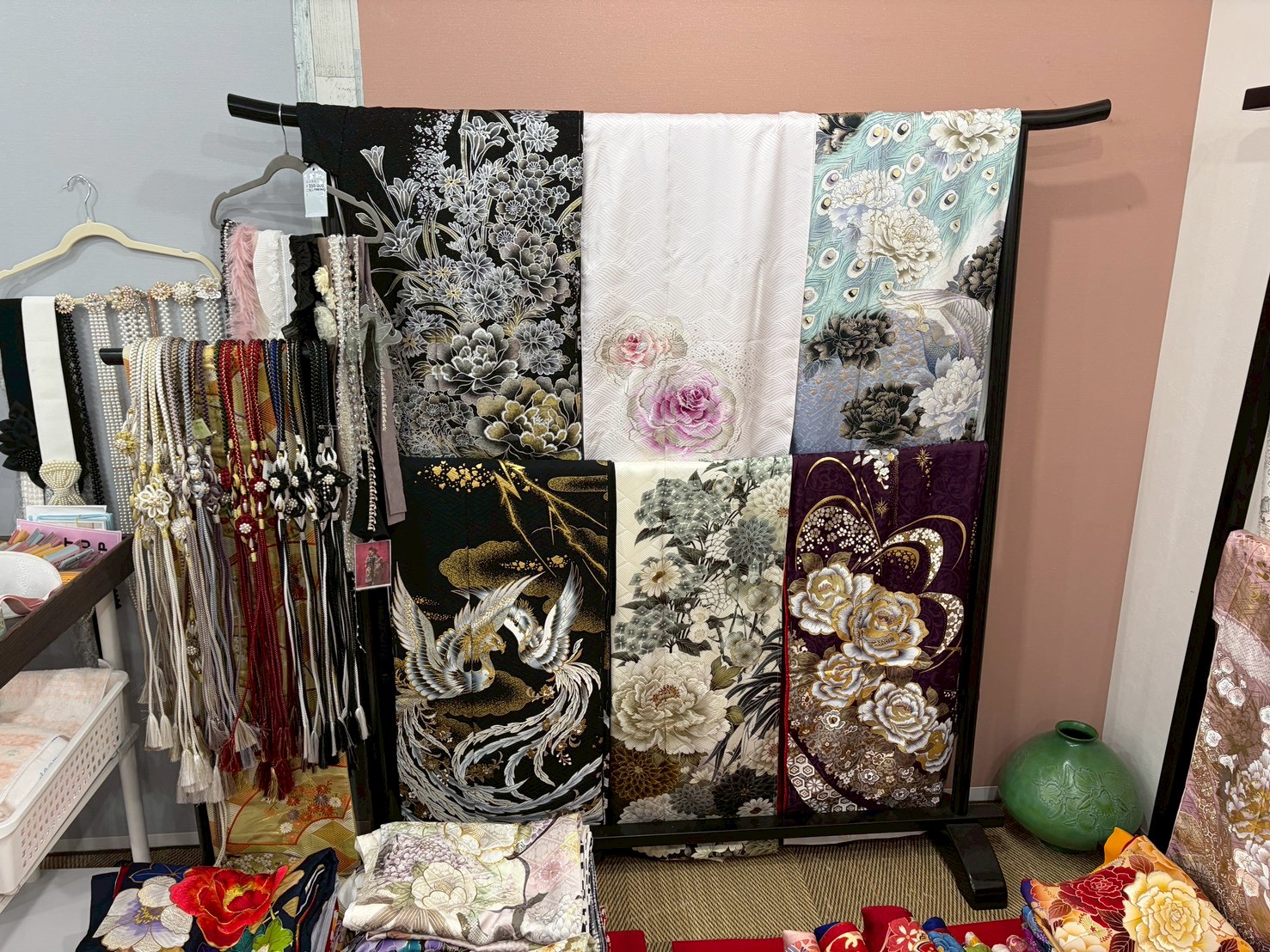 東札幌エリアの振袖専門店 振袖gram店内の展示スペース