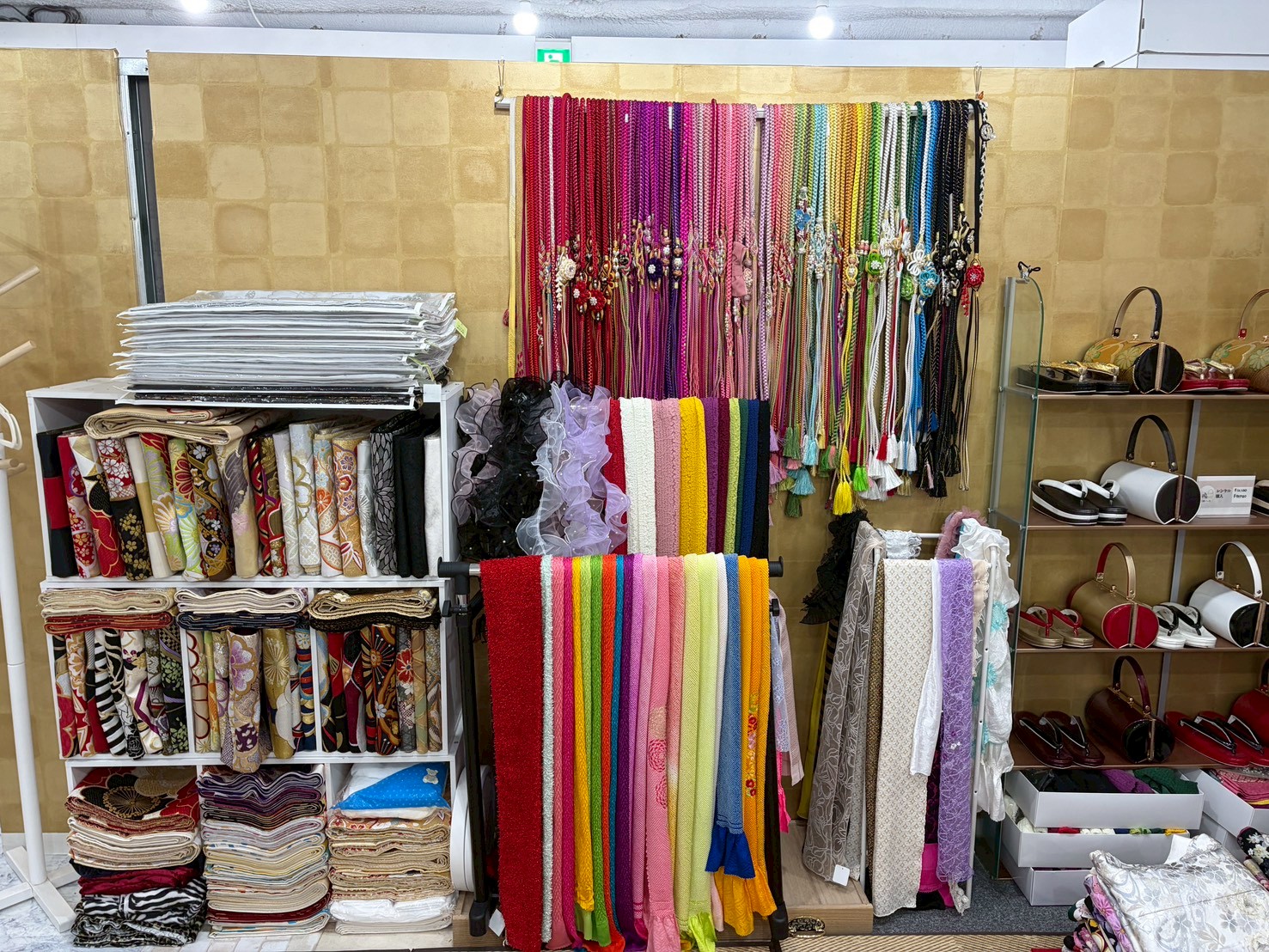 東札幌で人気の振袖レンタルショップ振袖gramの内観