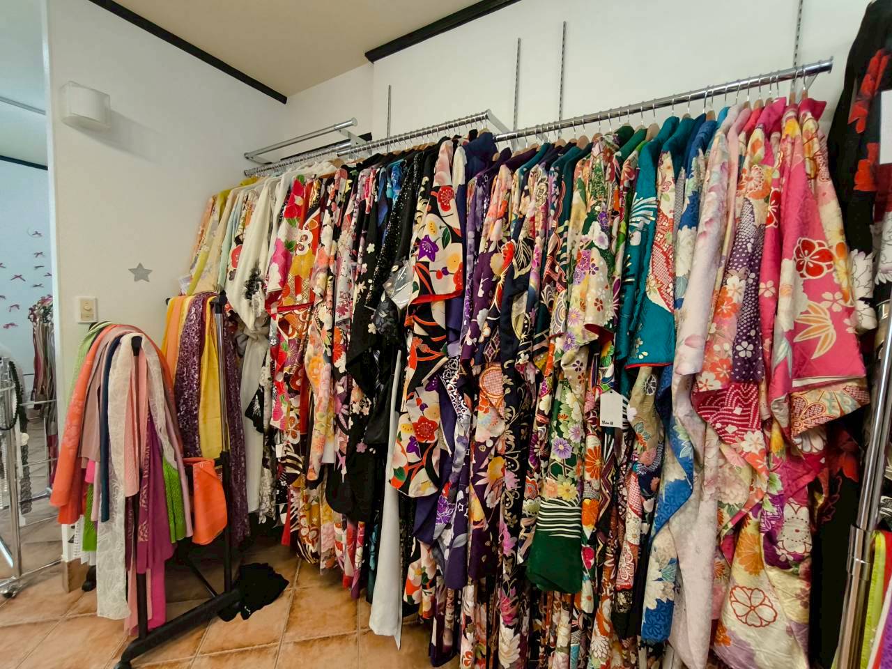 沖縄で振袖を安く借りられる振袖gram展示エリア