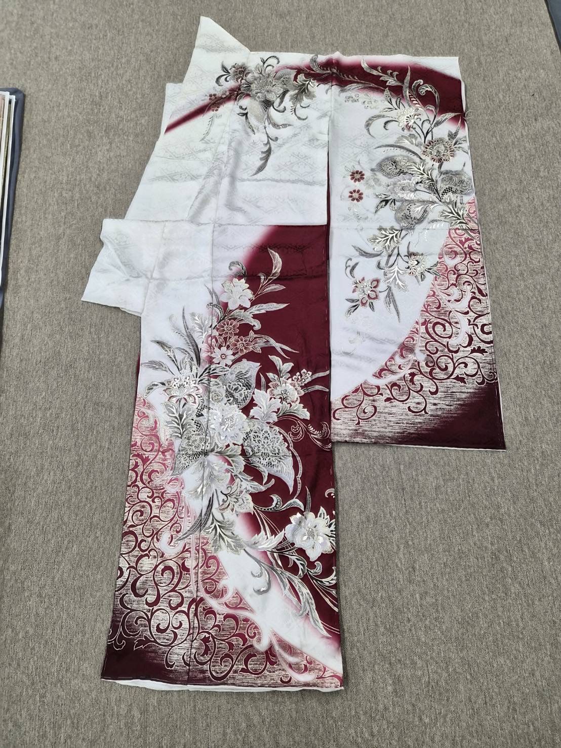 人気白系振袖コーディネート札幌