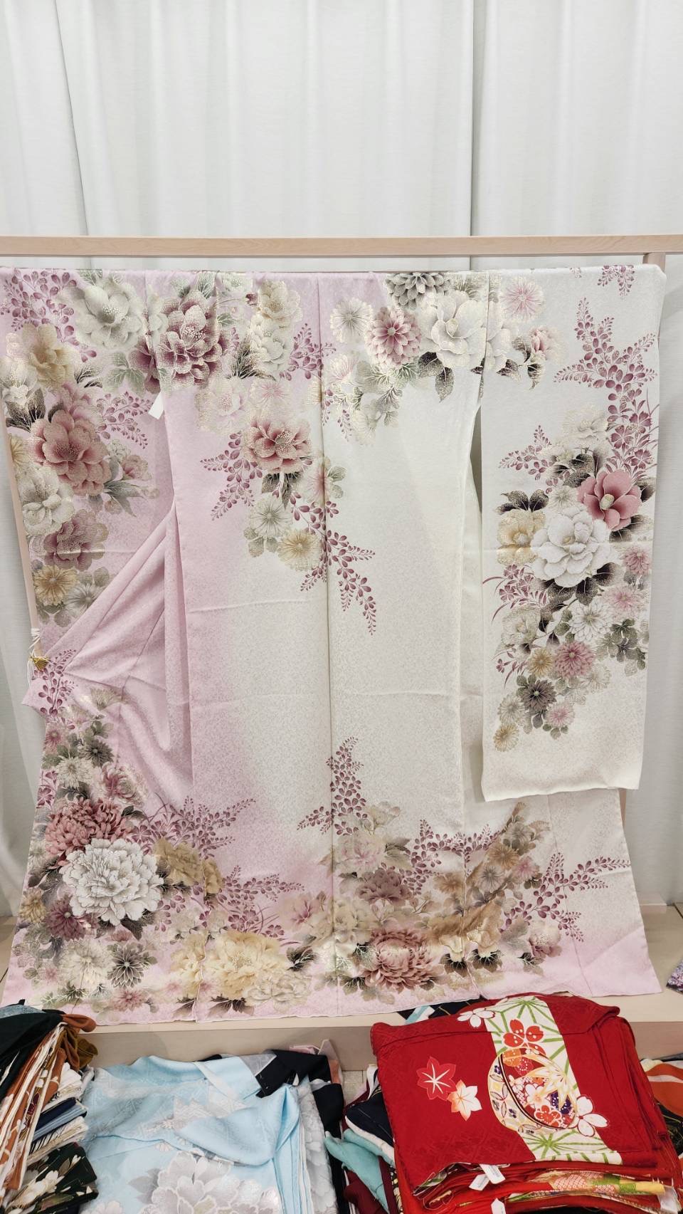 埼玉デザイン専門学校コラボ振袖 ブラック系 個性派振袖レンタル埼玉